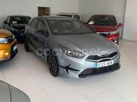 Usado Kia Ceed Style 100 CV (73 kW) 2025 Gris / plata Utilitario