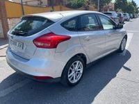 Usado Ford Focus Trend 125 CV (91 kW) 2015 Gris / plata Berlina