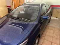 Usado Toyota Auris Hybrid Business Edition 136 CV (100 kW) 2017 Azul Familiar