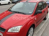 Begagnad Ford Focus Trend 100 HK (73 kW) 2005 Röd Sedan