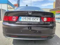 Usado Honda Accord Executive 140 CV (102 kW) 2008 Violeta / lila Berlina