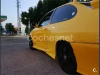 Usado Seat Cordoba Sport 110 CV (80 kW) 2000 Amarillo Berlina
