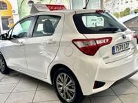 Usado Toyota Yaris Hybrid Active 99 CV (72 kW) 2020 Blanco Utilitario
