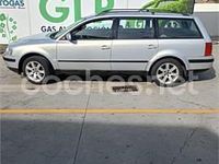 Usado VW Passat Comfortline 125 CV (91 kW) 1998 Gris / plata Familiar
