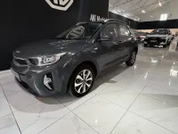 Usado Kia Stonic 100 CV (73 kW) 2024 Gris SUV