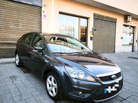 Usado Ford Focus Trend 109 CV (80 kW) 2010 Gris / plata Berlina