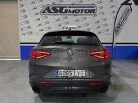 Usado Alfa Romeo Stelvio Sprint 190 CV (139 kW) 2022 Gris / plata SUV