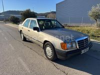 Usado Mercedes E300 180 CV (132 kW) 1985 Beige Berlina