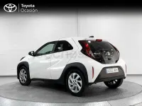 Usado Toyota Aygo X Play 72 CV (52 kW) 2024 Blanco SUV