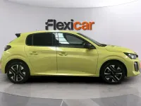 Usado Peugeot 208 Allure 110 CV (80 kW) 2025 Amarillo Utilitario