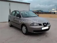 Usado Seat Cordoba Stella 68 CV (50 kW) 2003 Beige Berlina