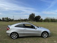 Usado Mercedes C220 143 CV (105 kW) 2003 Gris / plata Berlina