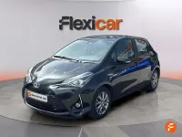 Usado Toyota Yaris Hybrid Active 99 CV (72 kW) 2019 Negro Utilitario