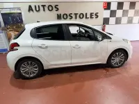 Usado Peugeot 208 Access 82 CV (60 kW) 2016 Blanco Utilitario