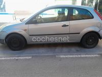 Usado Ford Fiesta Trend 68 CV (50 kW) 2004 Gris / plata Utilitario