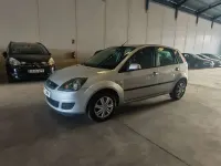Usado Ford Fiesta Trend 68 CV (50 kW) 2009 Gris Utilitario
