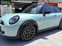 Usado Mini Cooper Favoured 114 kW (156 CV) 2025 Verde Utilitario