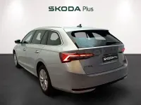 Usado Skoda Octavia Selection 150 CV (110 kW) 2025 Gris / plateado Familiar