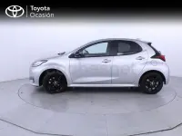 Usado Toyota Yaris Hybrid Style 116 CV (85 kW) 2022 Gris / plata Berlina