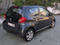 Usado Toyota Aygo 68 CV (50 kW) 2008 Gris / plata Utilitario