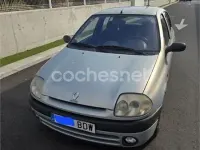 Usado Renault Clio 60 CV (44 kW) 2001 Gris / plata Berlina