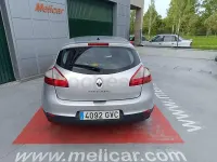 Usado Renault Mégane Dynamique 105 CV (77 kW) 2010 Gris / plata Berlina
