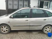 Usado Renault Scénic Dynamique 115 CV (84 kW) 2003 Gris / plata Monovolumen