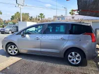 Usado Peugeot 5008 Allure 120 CV (88 kW) 2016 Gris / plata Monovolumen