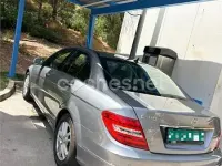 Usado Mercedes C180 Avantgarde 156 CV (114 kW) 2013 Gris / plata Familiar