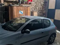 Usado Peugeot 206 90 CV (66 kW) 2001 Blanco Berlina
