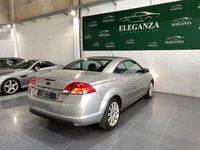 Usado Ford Focus Cabriolet Titanium 136 CV (100 kW) 2009 Gris / plata Descapotable