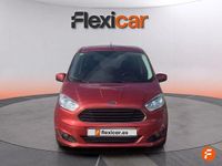 Usado Ford Tourneo Courier Trend 75 CV (55 kW) 2016 Rojo Monovolumen