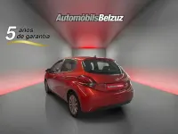 Usado Peugeot 208 Active 100 CV (73 kW) 2019 Rojo Utilitario