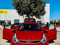 Usado Kia Rio 84 CV (61 kW) 2016 Rojo Utilitario