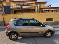 Usado Renault Scénic II 105 CV (77 kW) 2008 Gris / plata Monovolumen
