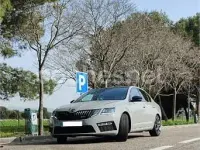 Usado Skoda Octavia RS 245 CV (180 kW) 2019 Gris / plata Berlina