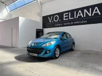 Usado Peugeot 207 Active 70 CV (51 kW) 2012 Azul Berlina