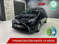 Usado Toyota Yaris Hybrid Active 99 CV (72 kW) 2017 Negro Utilitario