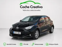 Usado Toyota Yaris Hybrid Active 116 CV (85 kW) 2022 Negro Berlina