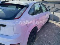 Usado Ford Focus Trend 109 CV (80 kW) 2009 Blanco Familiar