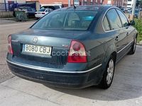 Usado VW Passat Highline 130 CV (95 kW) 2002 Gris / plata Berlina