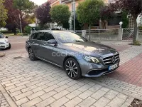 Usado Mercedes E300 306 CV (225 kW) 2020 Gris / plata Familiar