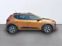 Usado Dacia Sandero Comfort 101 CV (74 kW) 2021 Naranja Berlina