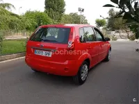 Usado Ford Fiesta Ghia 80 CV (58 kW) 2008 Rojo Utilitario