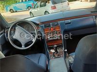 Usado Mercedes E220 Classic 125 CV (91 kW) 1999 Gris / plata Familiar