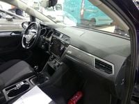 Usado VW Touran Trendline 116 CV (85 kW) 2018 Azul Monovolumen