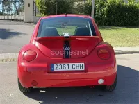 Usado VW New Beetle 102 CV (75 kW) 2003 Rojo Utilitario