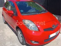 Usado Toyota Yaris Connect Style 101 CV (74 kW) 2011 Rojo Utilitario