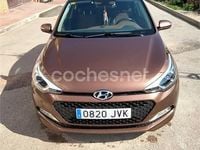 Usado Hyundai i20 84 CV (61 kW) 2016 Marrón Berlina