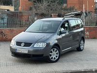 Usado VW Touran Highline 136 CV (100 kW) 2004 Gris / plata Monovolumen